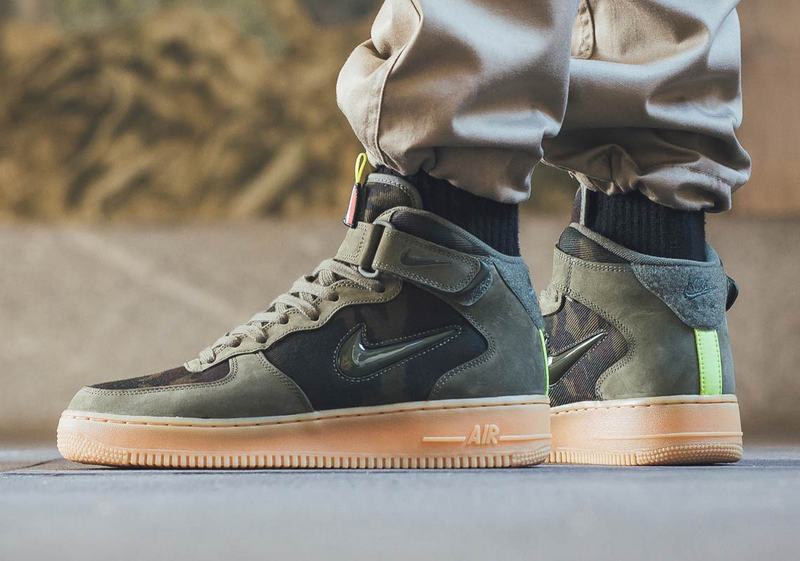 Nike Air Force 1 07  AV2586-200 Высокие цвета камуфляж на застежке