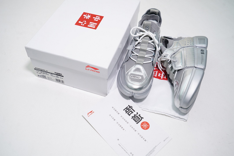 LI-NING WAYOFWADE ESSENCE II ACE “NYFW” с коробкой LI-NING WAYOFWADE ESSENCE II ACE “NYFW” с коробкой
