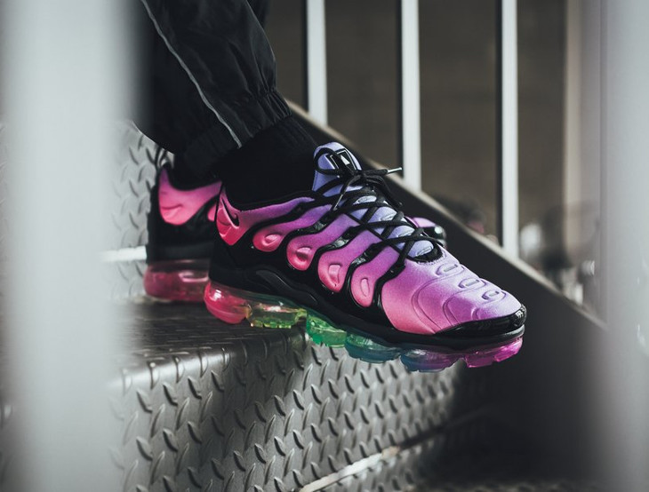 Nike Air VaporMax TN Plus ‘BeTrue’ AR4791-500 фиолетовые с чёрным и разноцветной подошвой