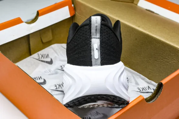 Nike Air ZoomX Vomero 18 Plus HM6805 108 