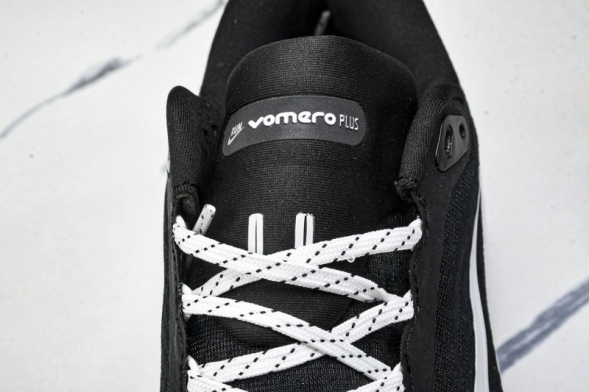 Nike Air ZoomX Vomero 18 Plus HM6805 108 