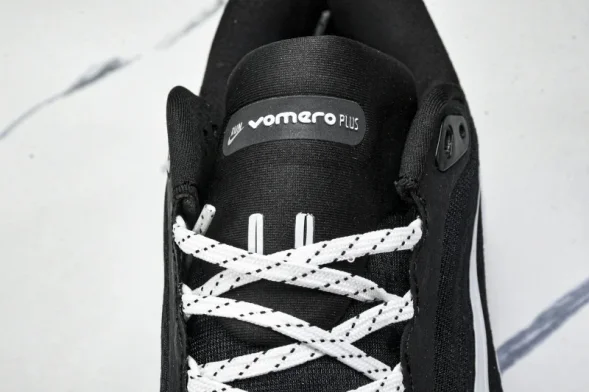 Nike Air ZoomX Vomero 18 Plus HM6805 108 