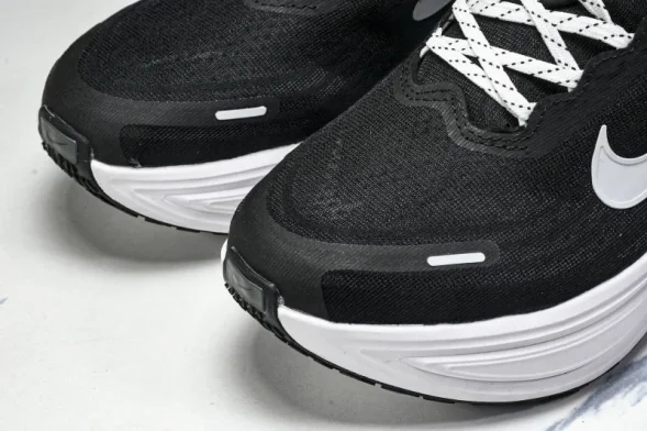 Nike Air ZoomX Vomero 18 Plus HM6805 108 