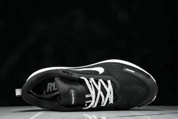 Nike Air ZoomX Vomero 18 Plus HM6805 108 