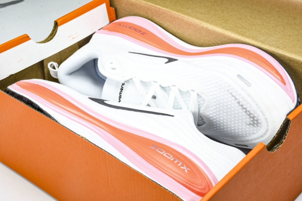 Nike Air ZoomX Vomero 18 Plus HM6805 120  