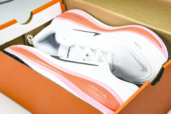 Nike Air ZoomX Vomero 18 Plus HM6805 120  
