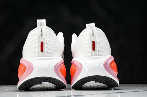 Nike Air ZoomX Vomero 18 Plus HM6805 120  