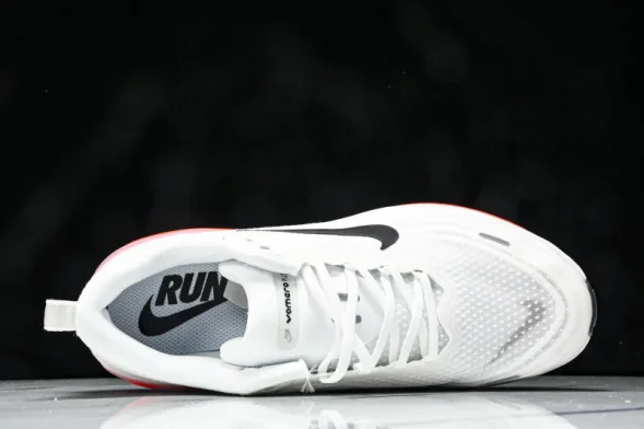 Nike Air ZoomX Vomero 18 Plus HM6805 120  