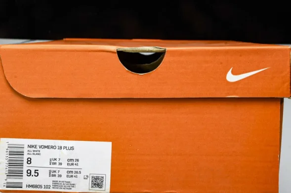 Nike Air ZoomX Vomero 18 Plus HM6805 102 