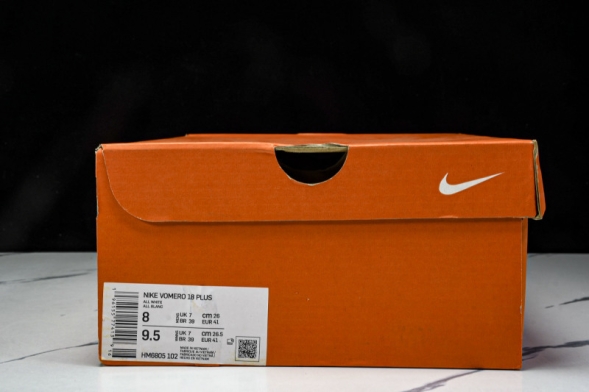 Nike Air ZoomX Vomero 18 Plus HM6805 102 