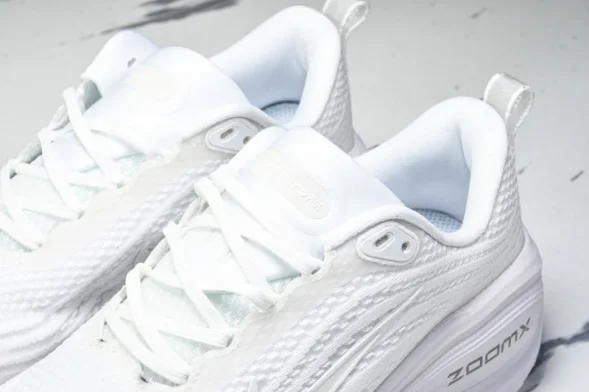 Nike Air ZoomX Vomero 18 Plus HM6805 102 