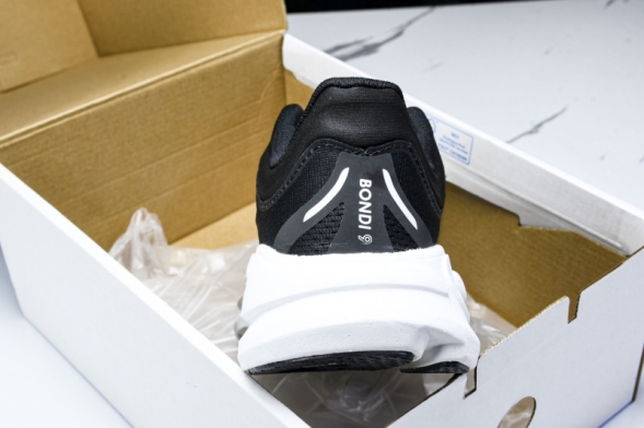 HOKA Bondi 9 1162012 BWHT 