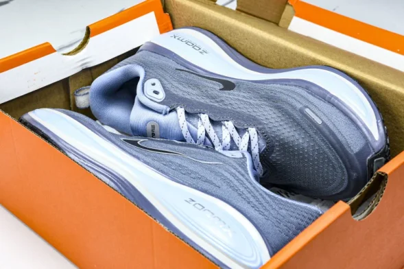 Nike Air ZoomX Vomero 18 Plus HM6805 124 