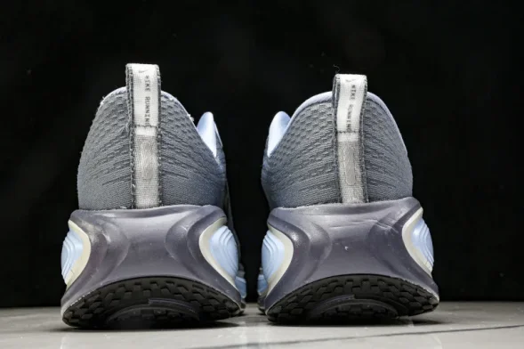 Nike Air ZoomX Vomero 18 Plus HM6805 124 