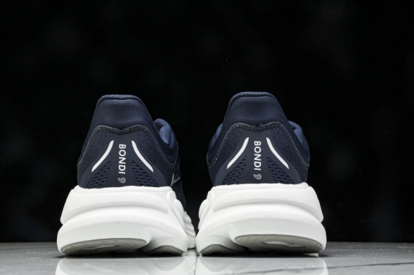 HOKA Bondi 9 1162011 VYN 