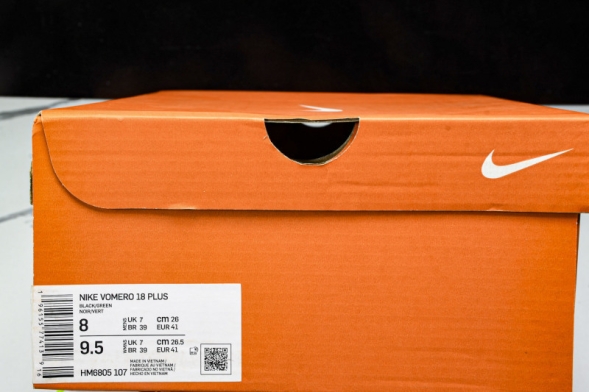 Nike Air ZoomX Vomero 18 Plus HM6805 107  