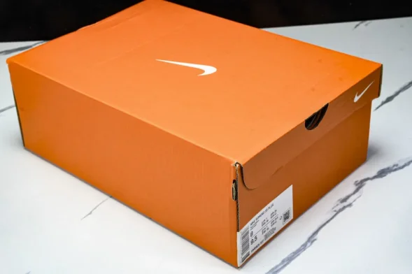 Nike Air ZoomX Vomero 18 Plus HM6805 107  