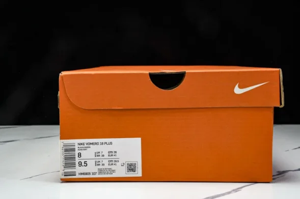 Nike Air ZoomX Vomero 18 Plus HM6805 107  