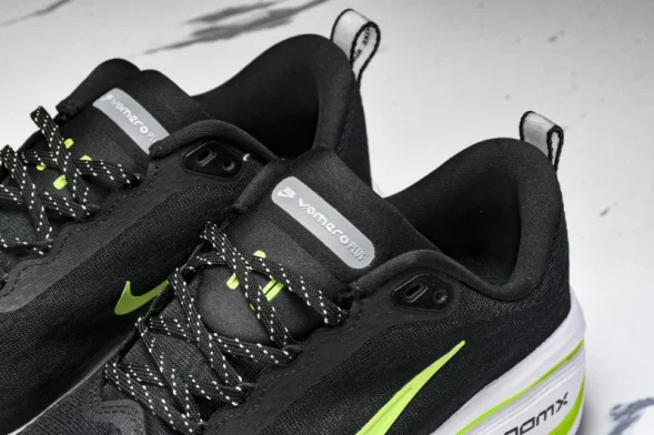 Nike Air ZoomX Vomero 18 Plus HM6805 107  