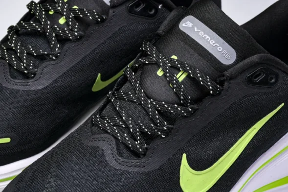 Nike Air ZoomX Vomero 18 Plus HM6805 107  