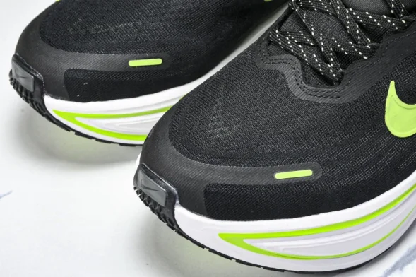 Nike Air ZoomX Vomero 18 Plus HM6805 107  