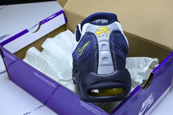 Nike Air Max 95 x Eric Koston HQ8492-400  