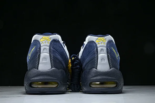 Nike Air Max 95 x Eric Koston HQ8492-400  