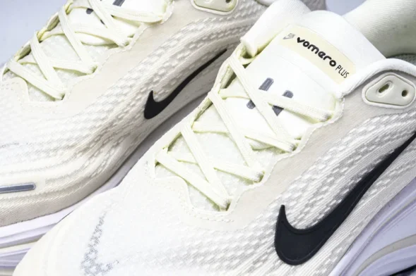 Nike Air ZoomX Vomero 18 Plus HM6805 113 