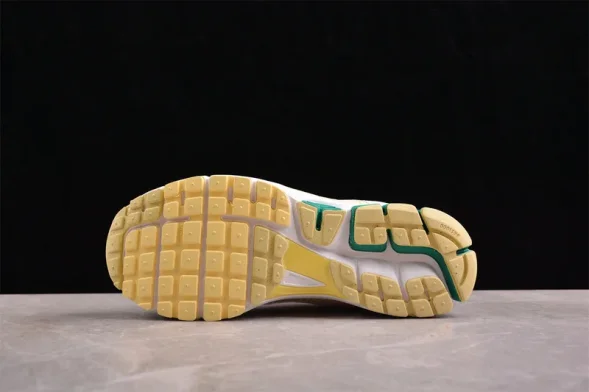 Nike Zoom Vomero 5 SP FZ8361-100 