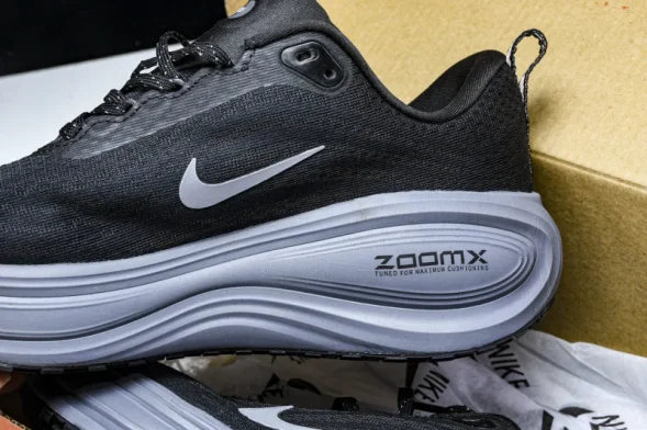 Nike Air ZoomX Vomero 18 Plus HM6805 