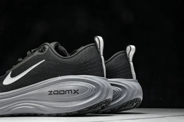 Nike Air ZoomX Vomero 18 Plus HM6805 