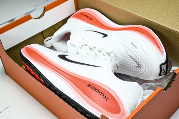 Nike Air ZoomX Vomero Plus HV8150-100 