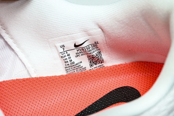 Nike Air ZoomX Vomero Plus HV8150-100 