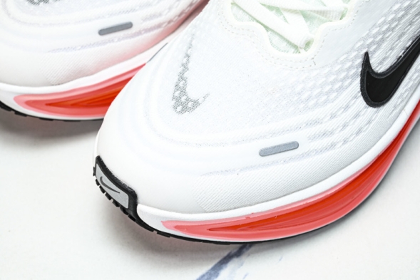 Nike Air ZoomX Vomero Plus HV8150-100 