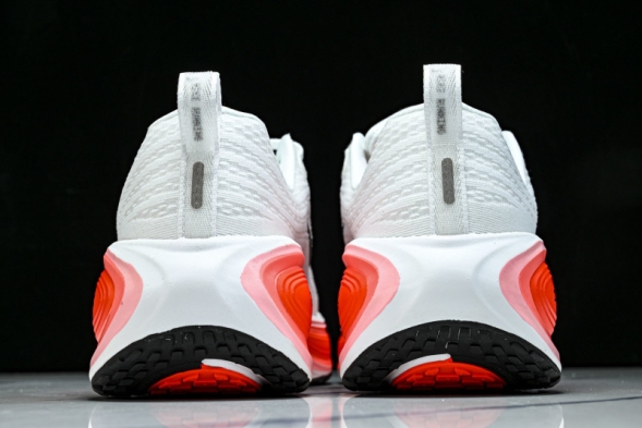 Nike Air ZoomX Vomero Plus HV8150-100 