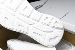 HOKA Bondi 9 1162012 WWH