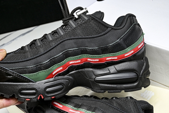 Nike Air Max 95 x Undefeated IB4453-001 