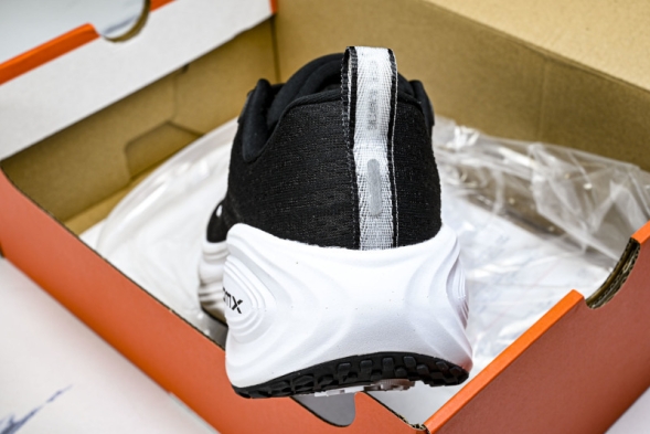 Nike Air ZoomX Vomero Plus HV8150-002 