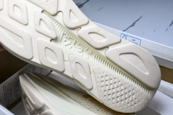 Hoka Rincon 4 1155131 VCH 