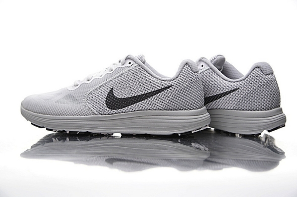 Nike Revolution 3 819300-102 