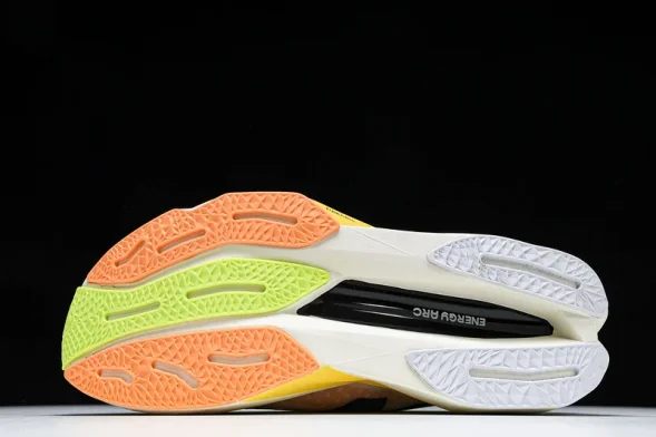 New Balance FuelCell Rebel V4 MRCELLA4 