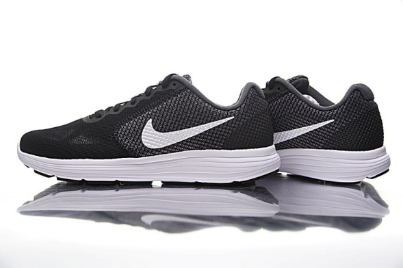 Nike Revolution 3 819300-001 