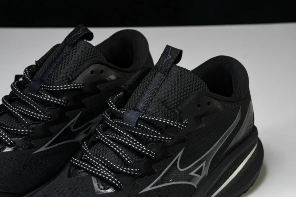 Mizuno Astro Plus D1GH240101 