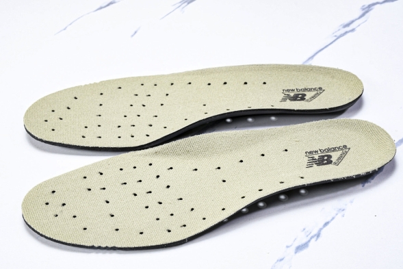 New Balance 2002R M2002RHN 