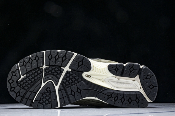 New Balance 2002R M2002RHN 