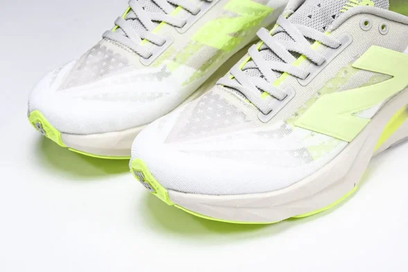 New Balance FuelCell Rebel V4 MFCXLUM 