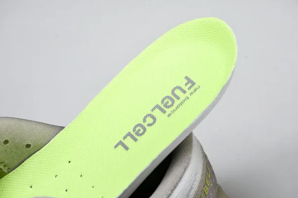 New Balance FuelCell Rebel V4 MFCXLUM 