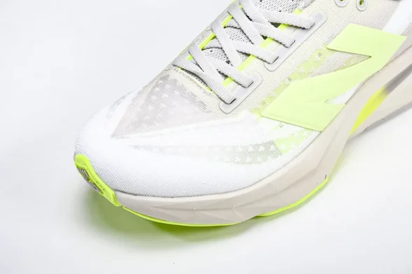 New Balance FuelCell Rebel V4 MFCXLUM 