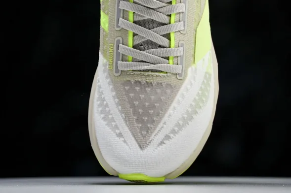 New Balance FuelCell Rebel V4 MFCXLUM 