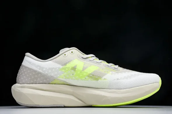 New Balance FuelCell Rebel V4 MFCXLUM 